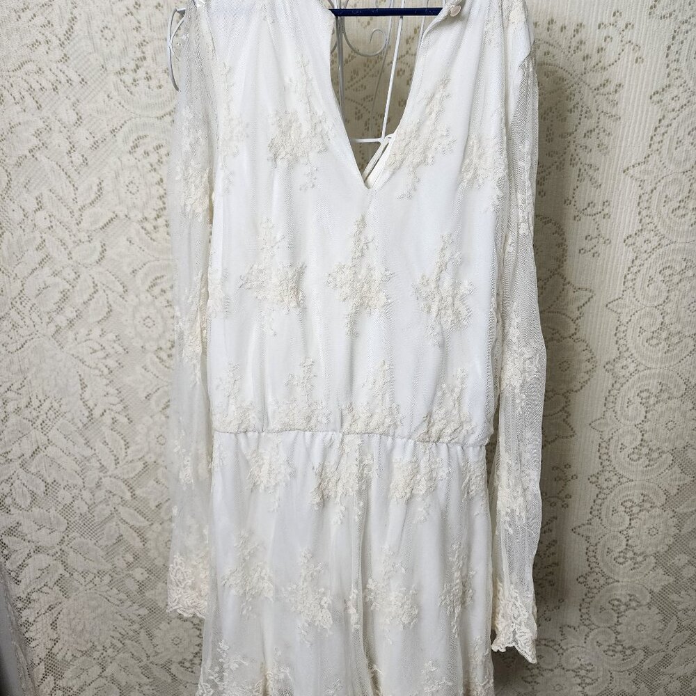 Lace short romper with long sleeves medium
